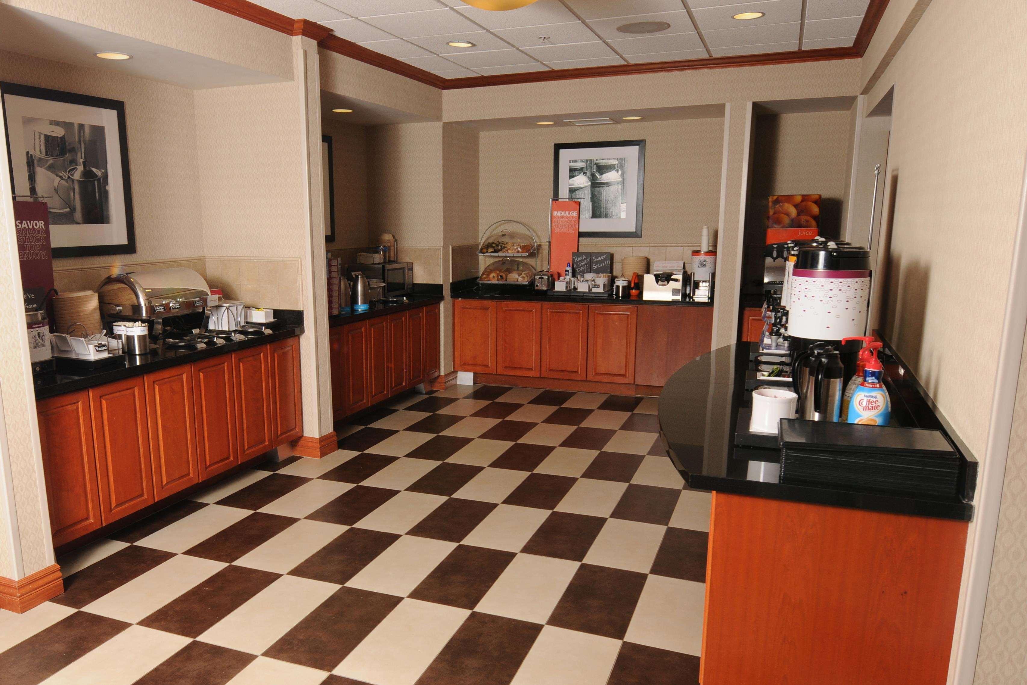 Newly Renovated Hampton Inn Omaha West Lakeside Exterior foto