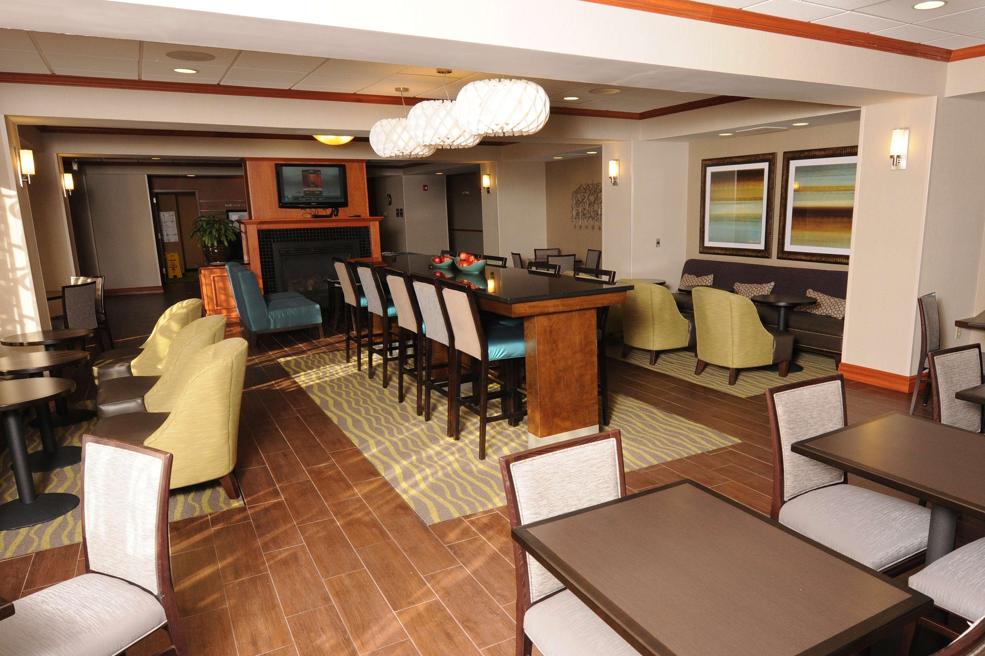 Newly Renovated Hampton Inn Omaha West Lakeside Exterior foto