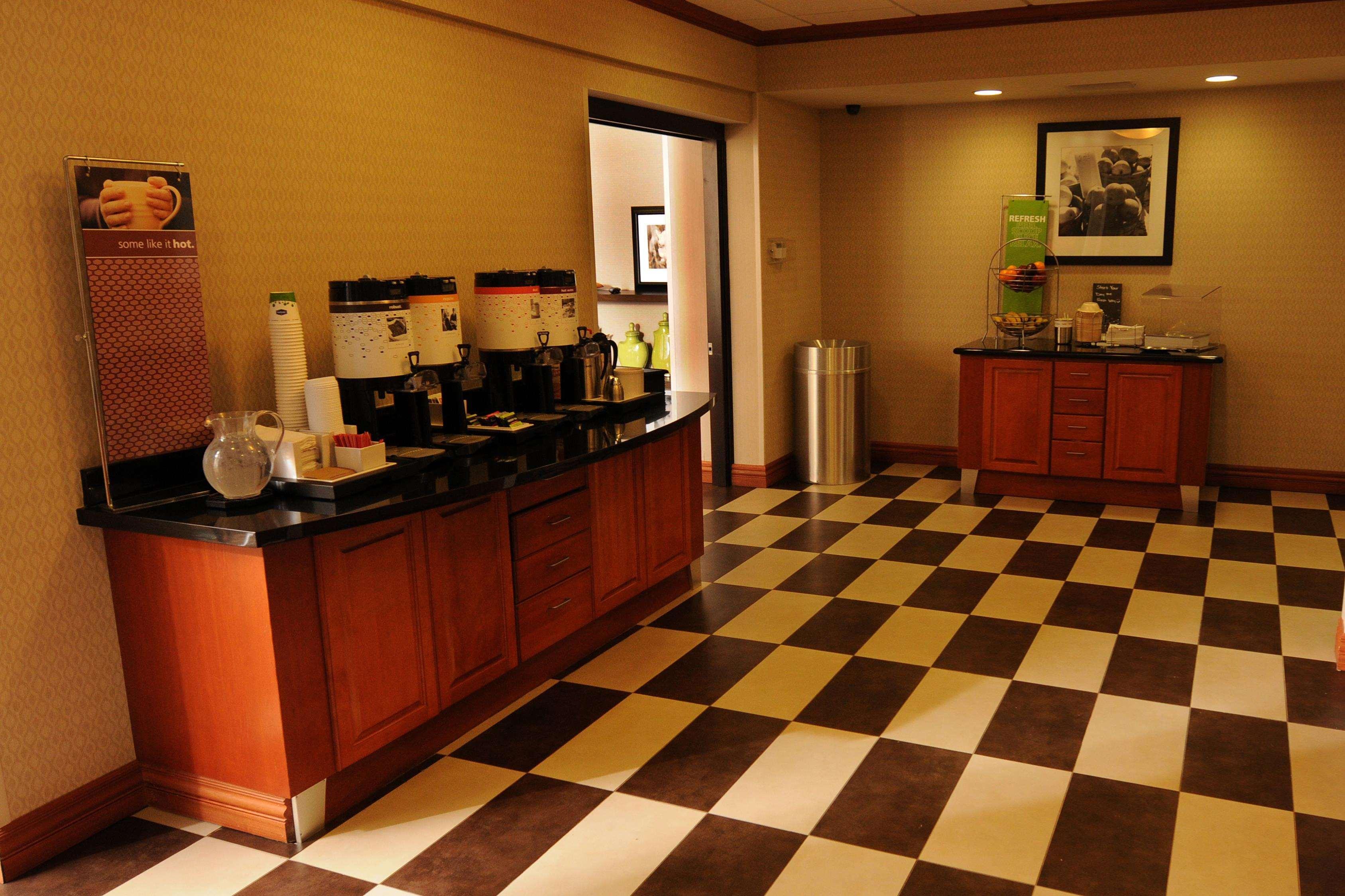 Newly Renovated Hampton Inn Omaha West Lakeside Exterior foto