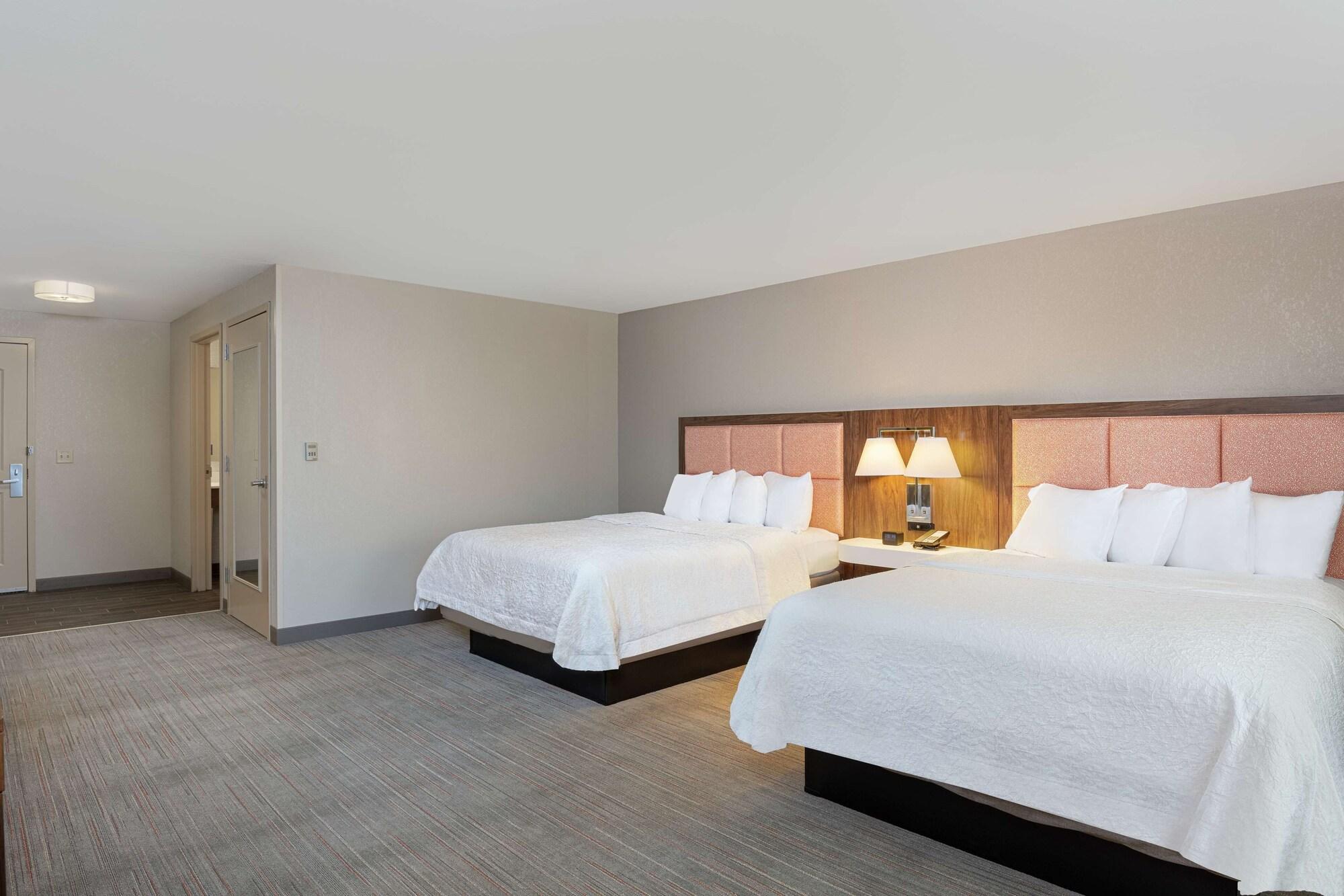 Newly Renovated Hampton Inn Omaha West Lakeside Exterior foto